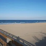 Historic Beach Side Getaway - Pet Friendly, Wifi Cottage
