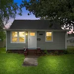 Beach Bungalow - 1 Block To Beach - Pets Welcome!