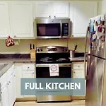 Amazing Beautiful Downtown Apt