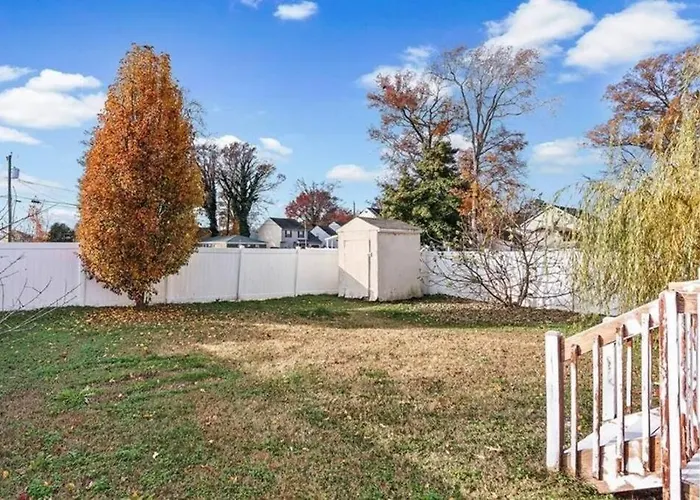 Cheerful 5 Bedroom House Centreally Located .