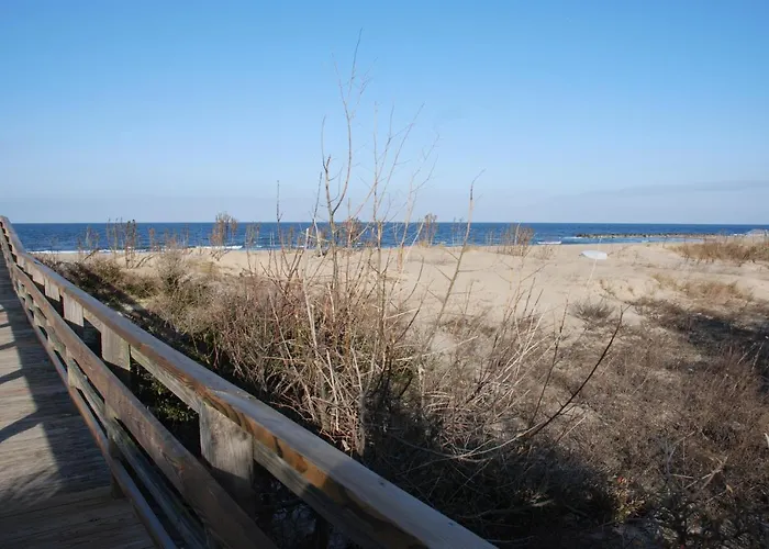 Historic Beach Side Getaway - Pet Friendly, Wifi Cottage