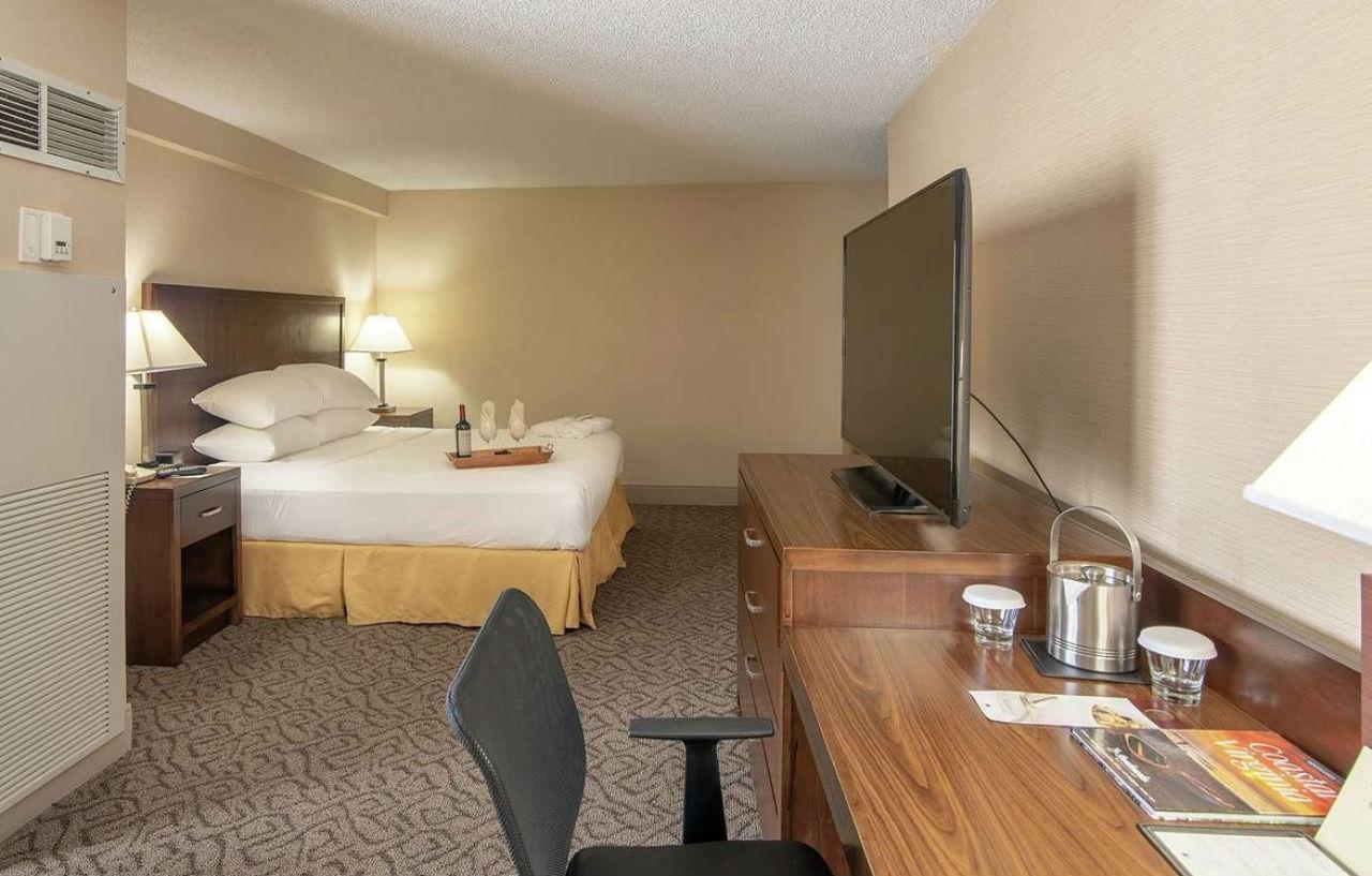 Doubletree By Hilton Airport Hotel