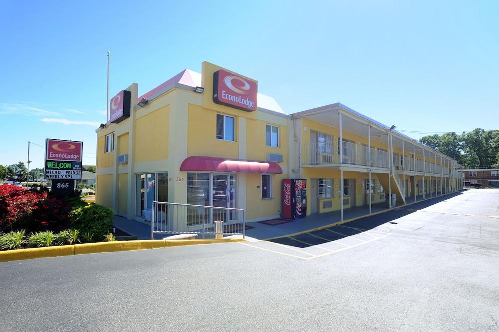 Econo At Military Circle Lodge *
