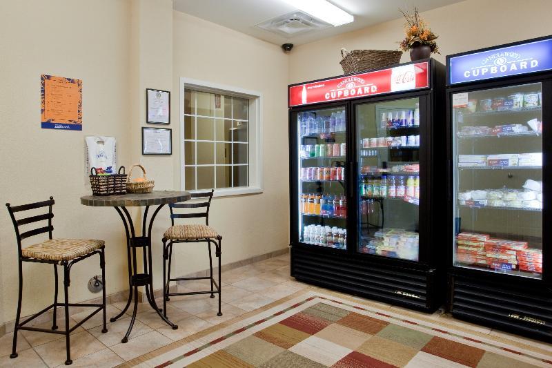 Hotel Candlewood Airport By Ihg 3*