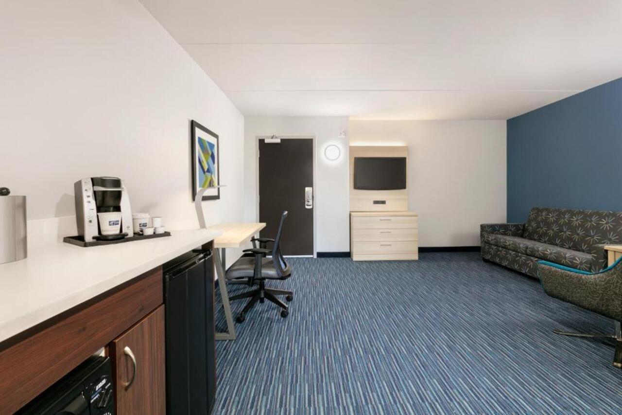 Express & Airport By Ihg Hotel
