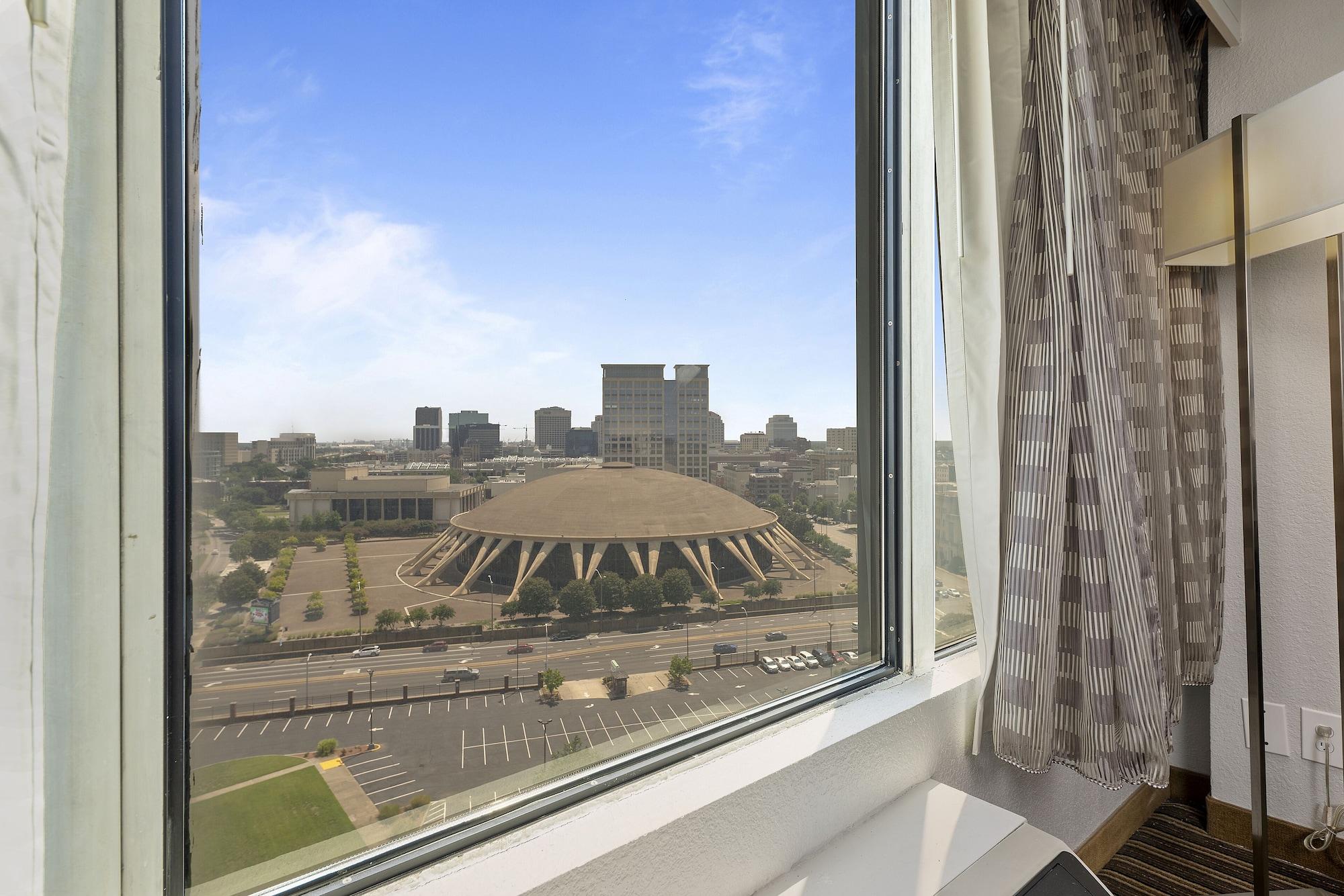 Wyndham Garden Downtown 3*