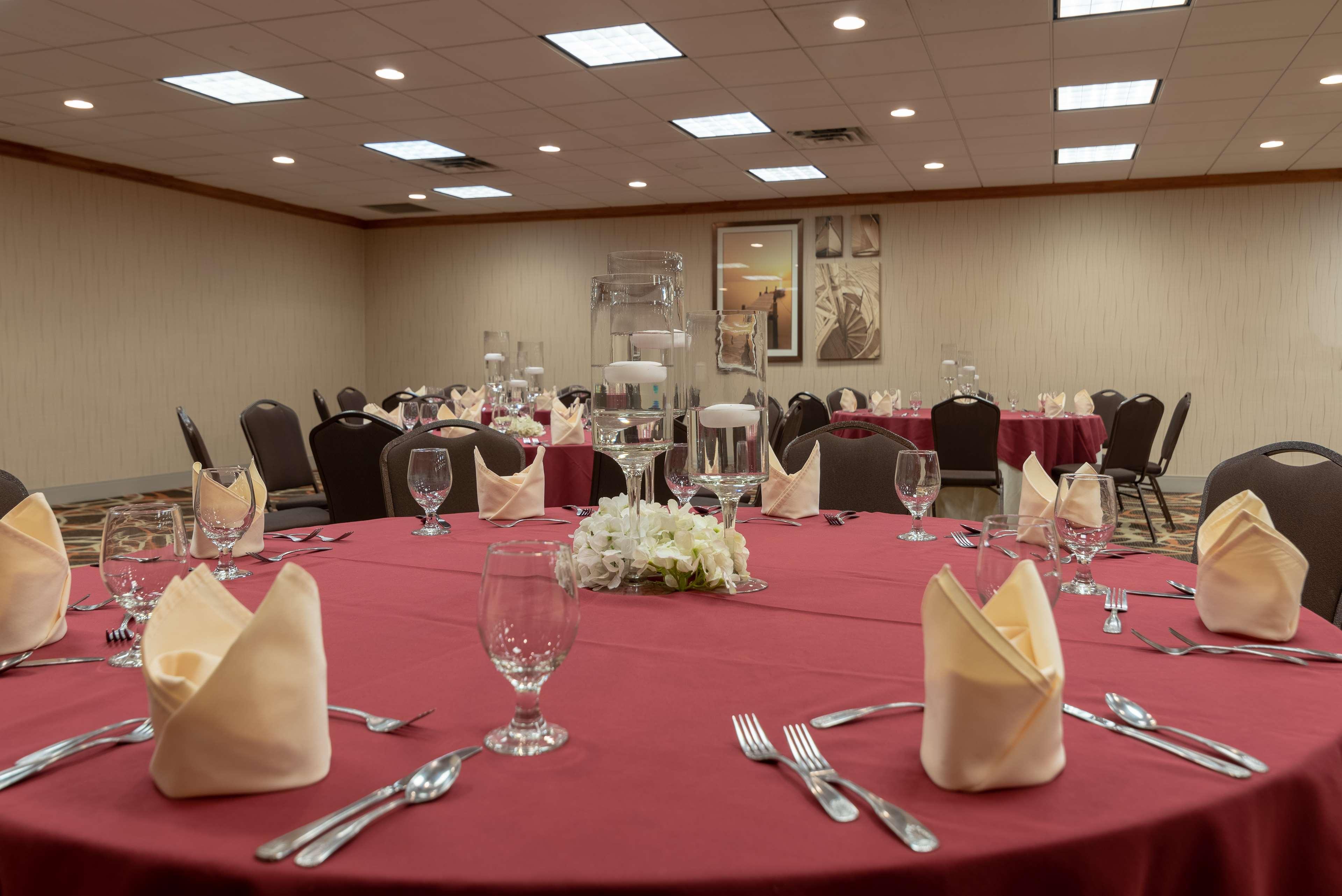 Doubletree By Hilton Airport Hotel Norfolk