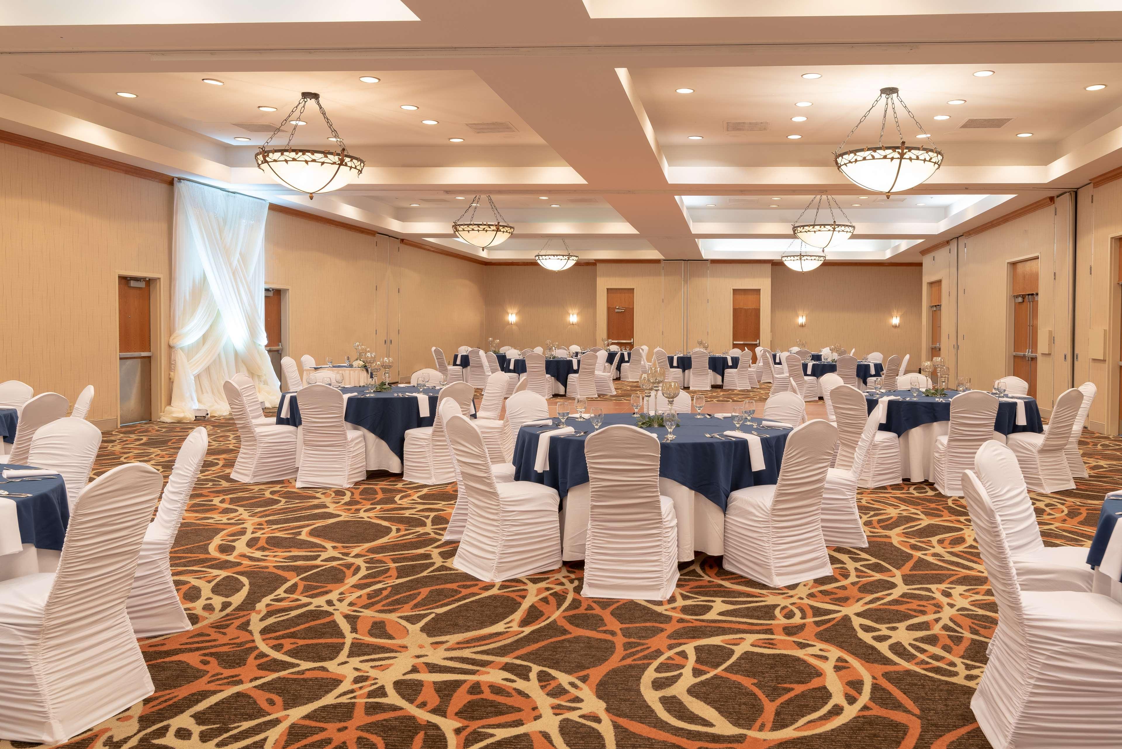 Doubletree By Hilton Airport Hotel 4*