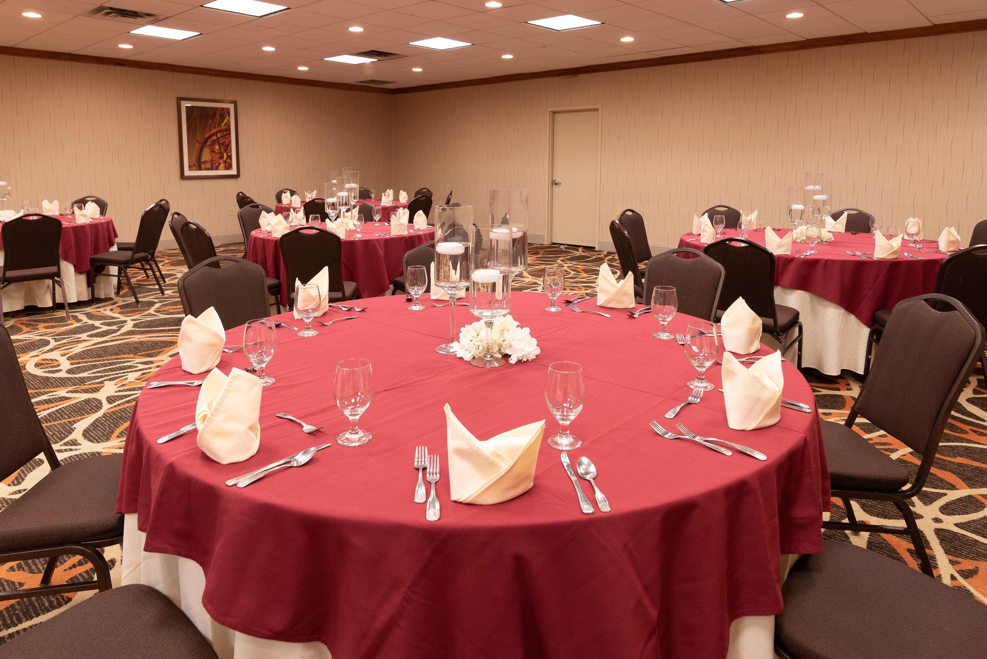 Doubletree By Hilton Airport Hotel Norfolk