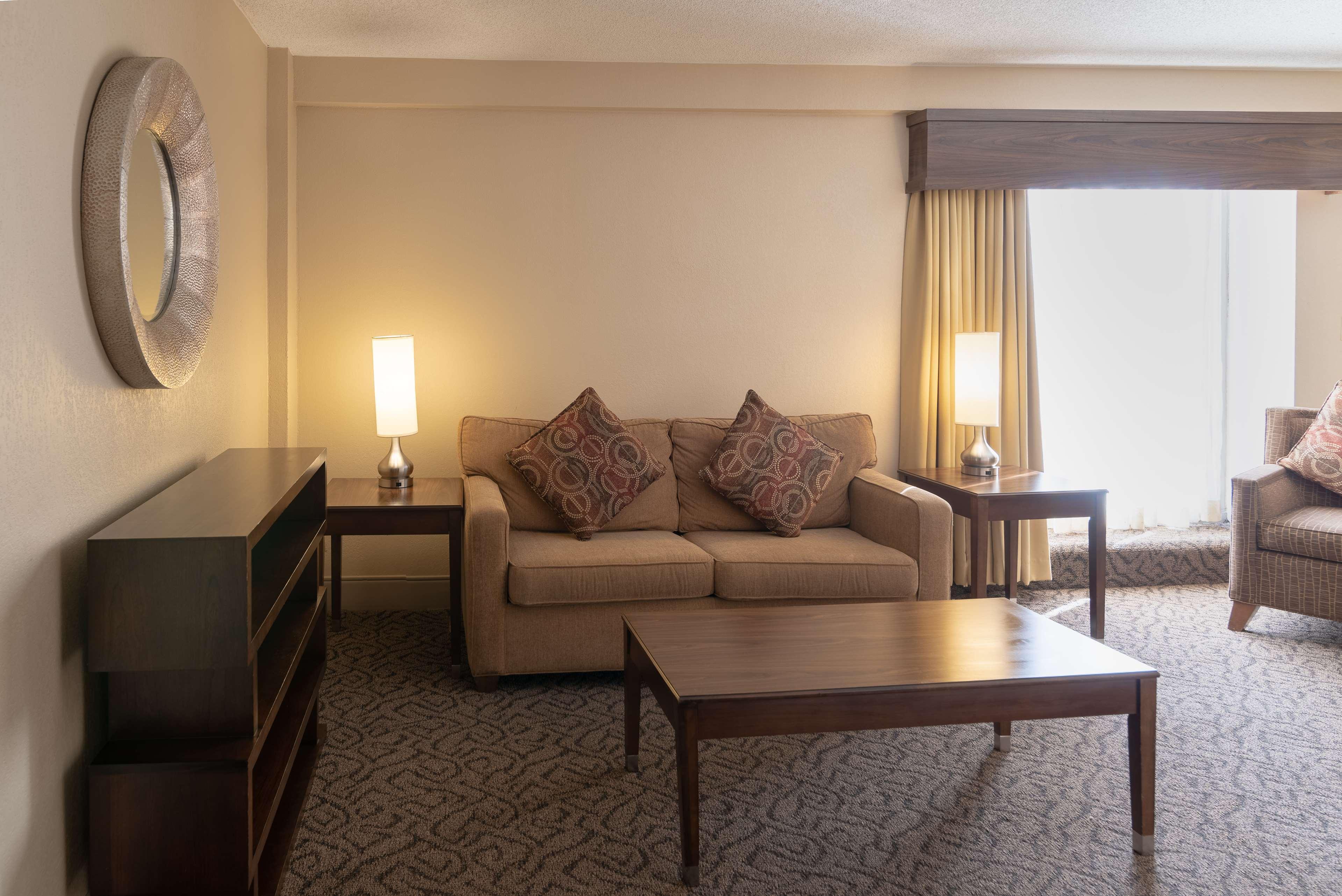 Doubletree By Hilton Airport Norfolk