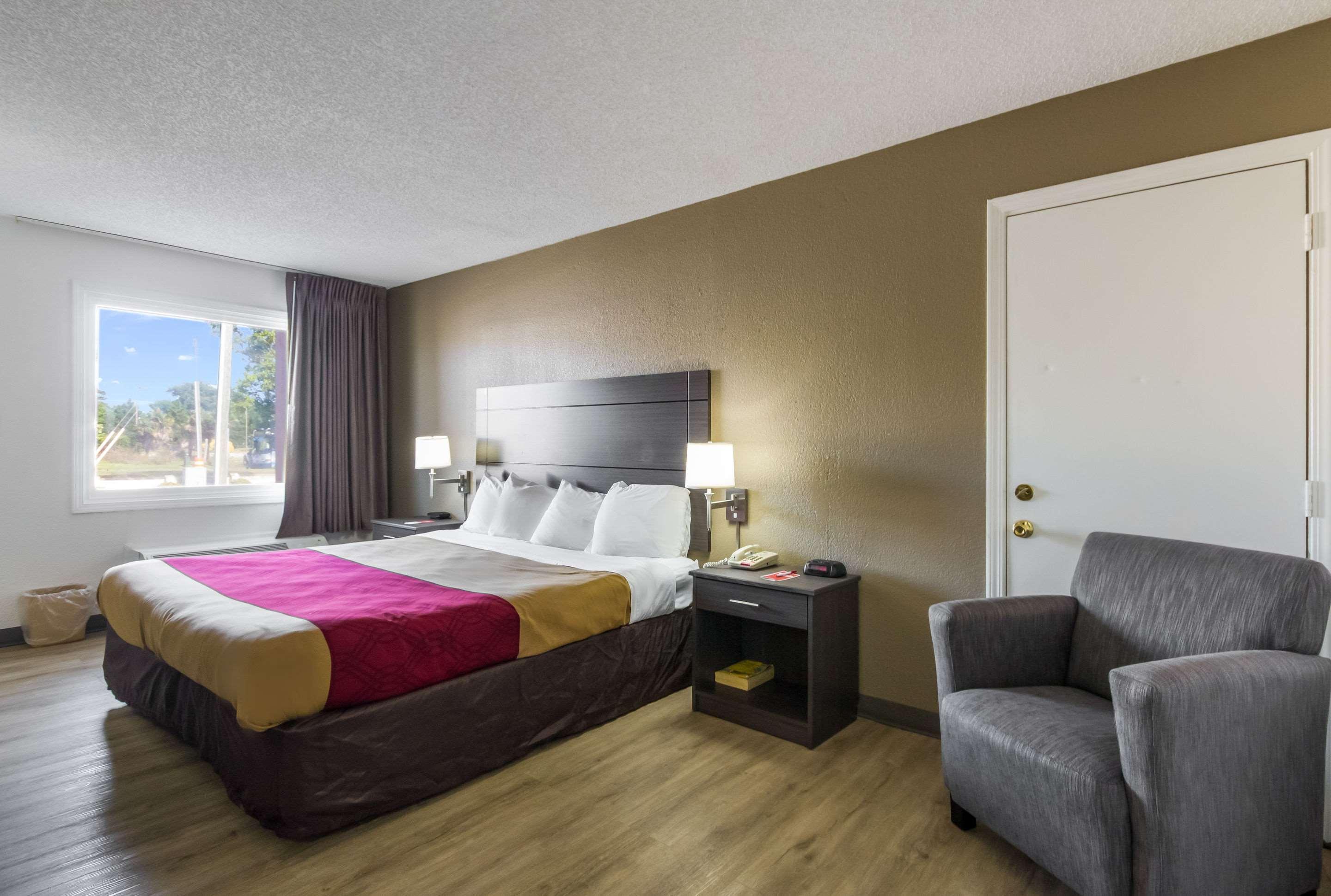 Lodge Econo Little Creek *