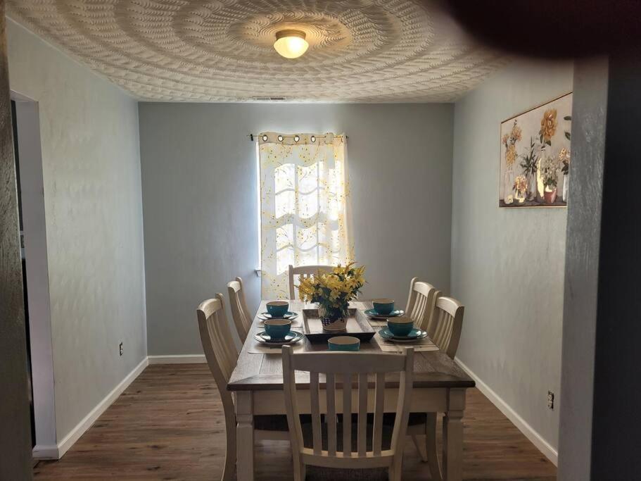 Holiday home Cheerful 5 Bedroom House Centreally Located . *