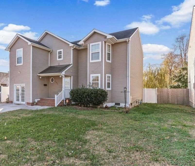 Cheerful 5 Bedroom House Centreally Located . *