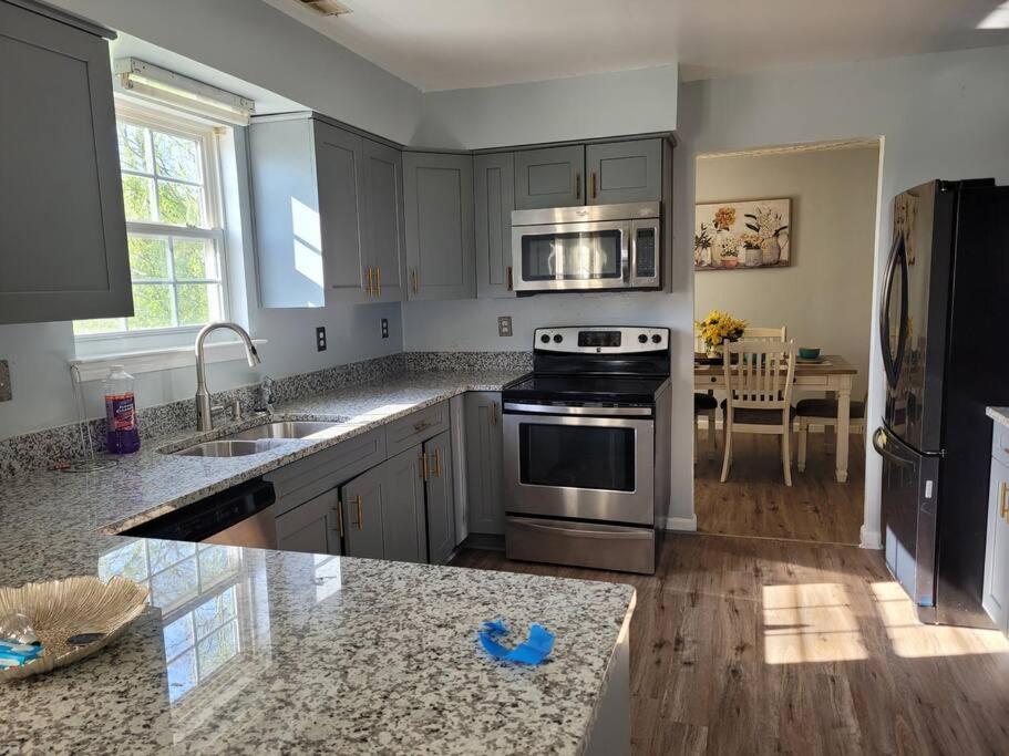 Cheerful 5 Bedroom House Centreally Located .