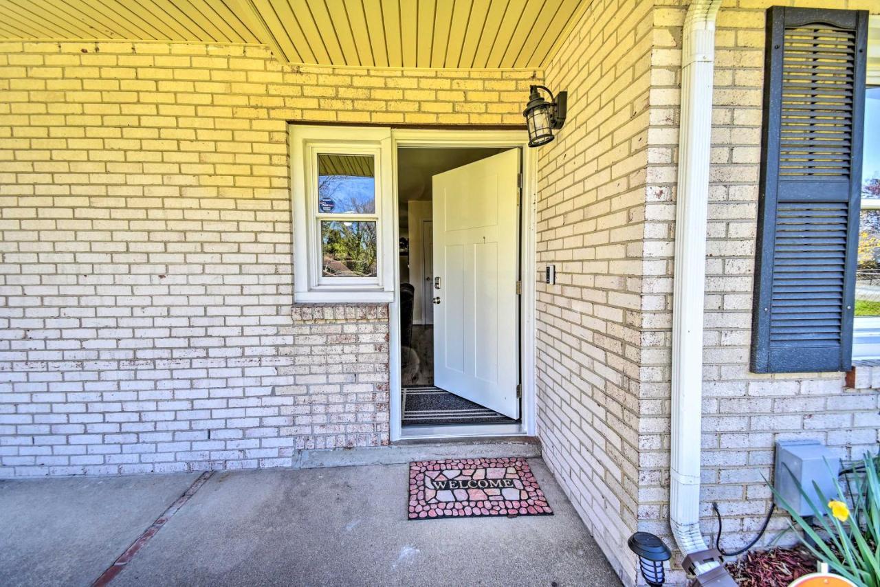 Holiday home Vacation Patio, 3 Mi To Beaches! Norfolk