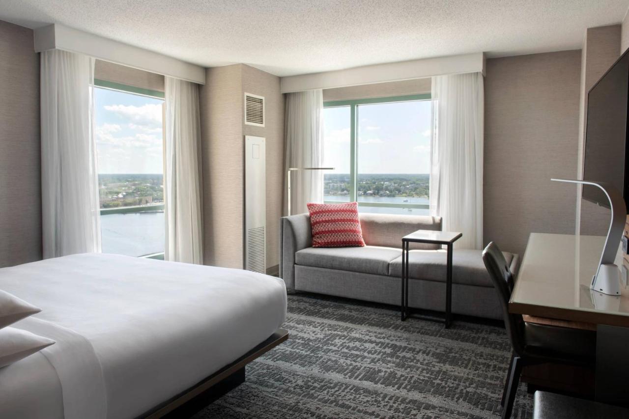 Waterside Marriott Hotel 3*