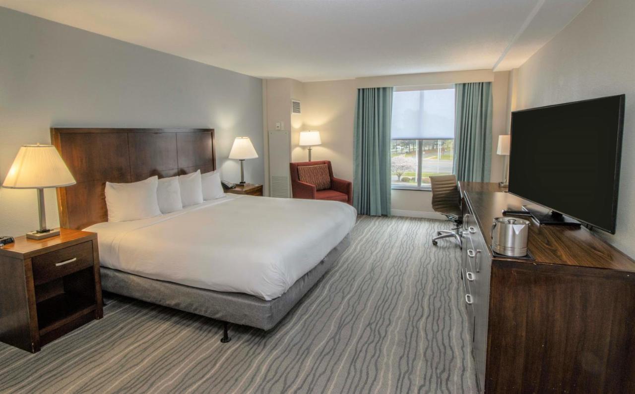 Doubletree By Hilton Airport