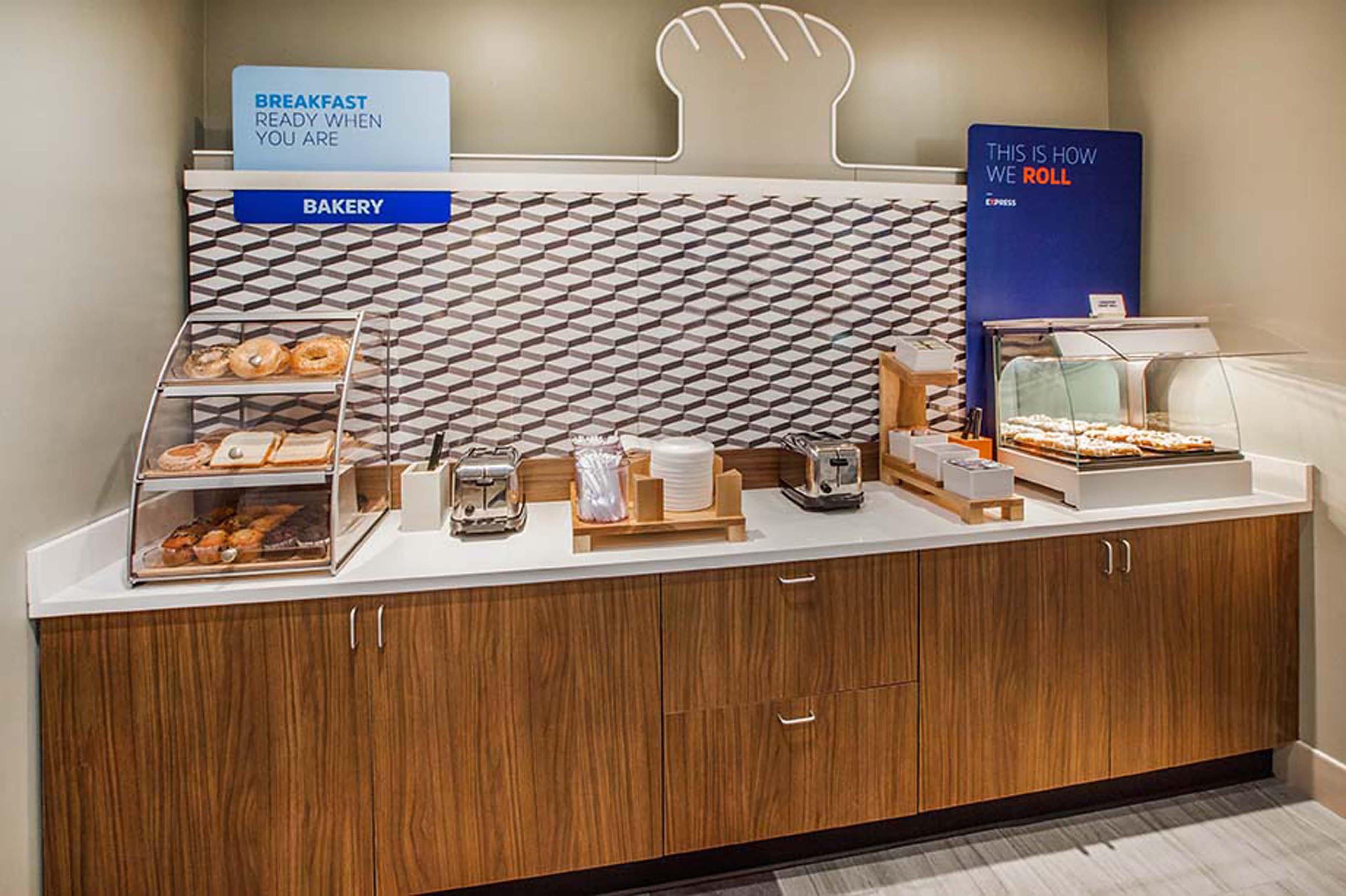 Express & Airport By Ihg 2*
