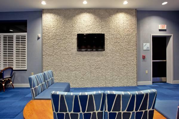 Express & Airport By Ihg Norfolk