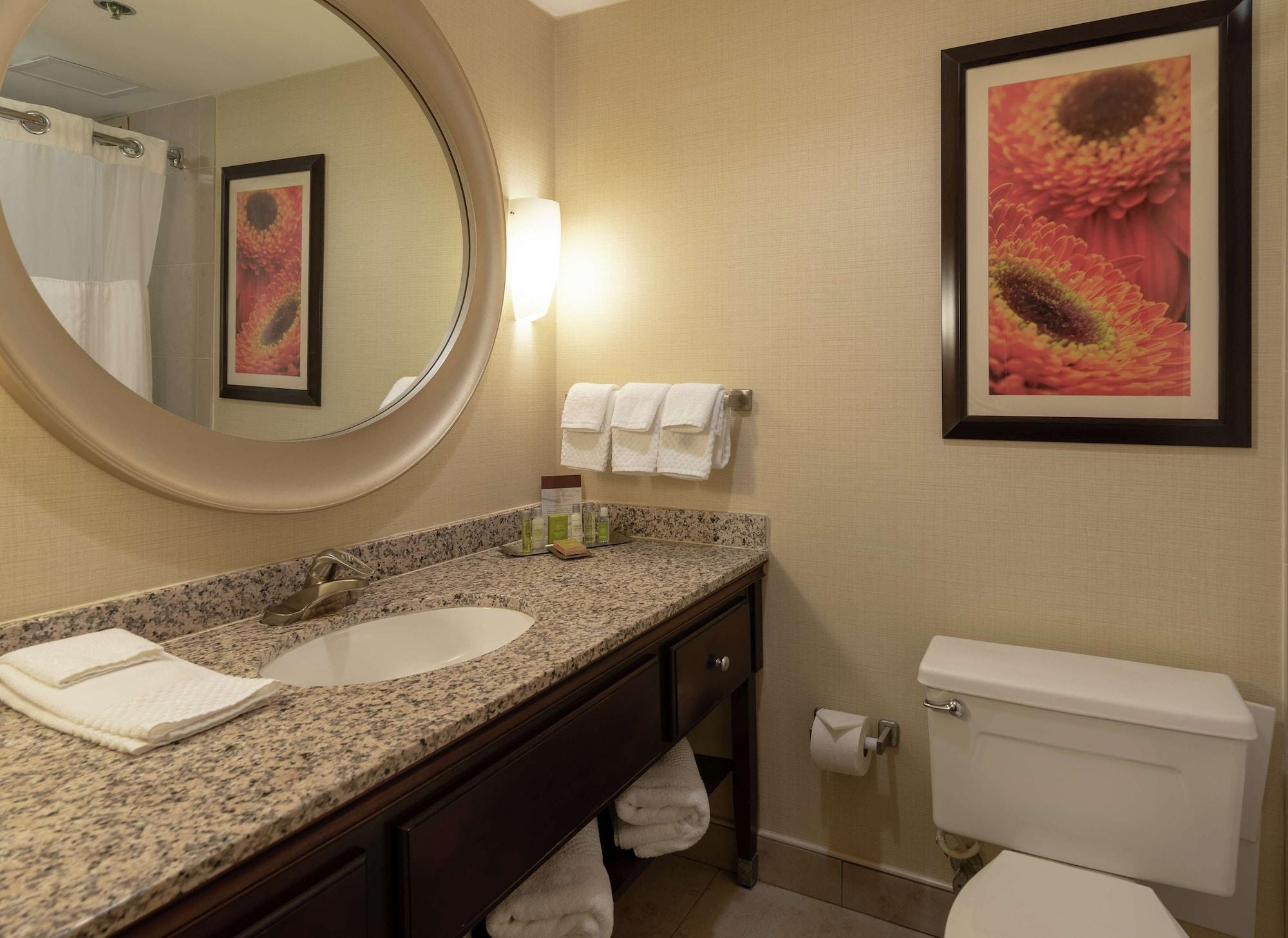 Doubletree By Hilton Airport 4*