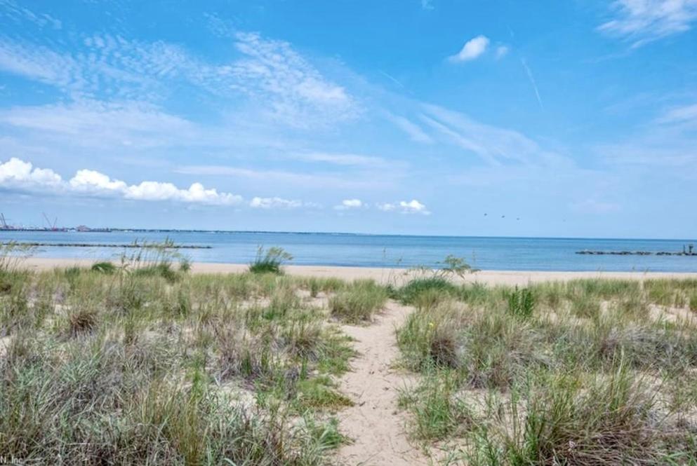 Apartamento Penthouse On Private Beach Very Quit And Peaceful Near The Pier Newly Remodeled.