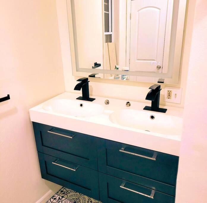 Apartment Beautiful Queen Luxury Near Downtown
