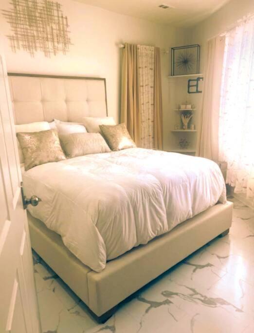 Beautiful Queen Luxury Near Downtown