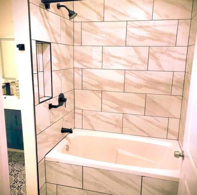 Beautiful Queen Luxury Near Downtown * Norfolk