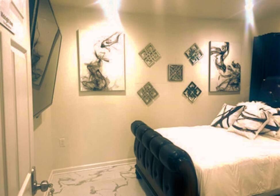 Beautiful Queen Luxury Near Downtown Apartment *
