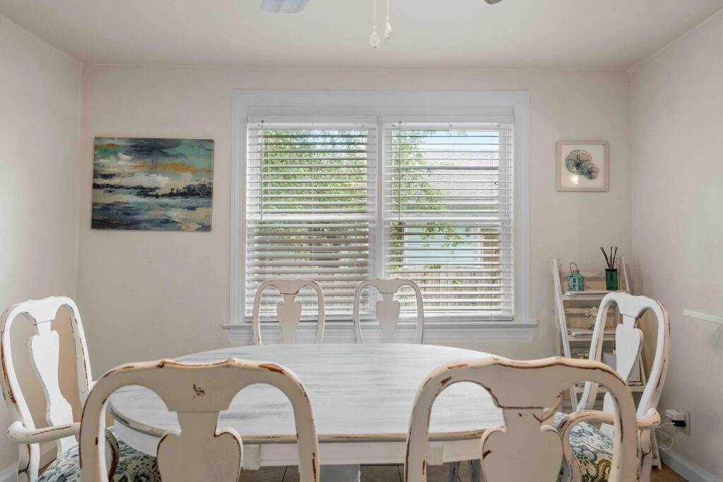 Holiday home - 1 Block To - Pets Welcome! Norfolk