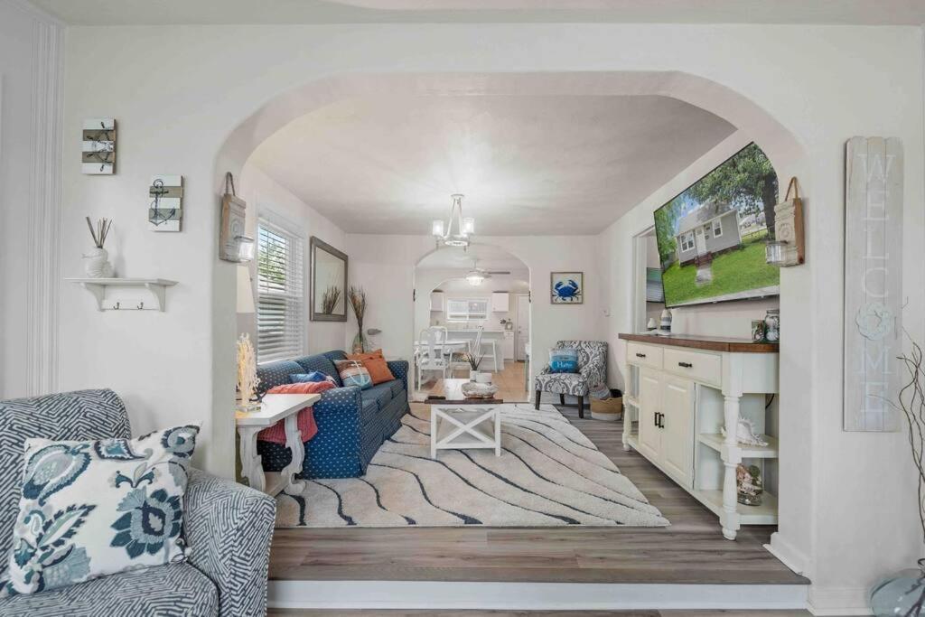 Holiday home - 1 Block To - Pets Welcome!