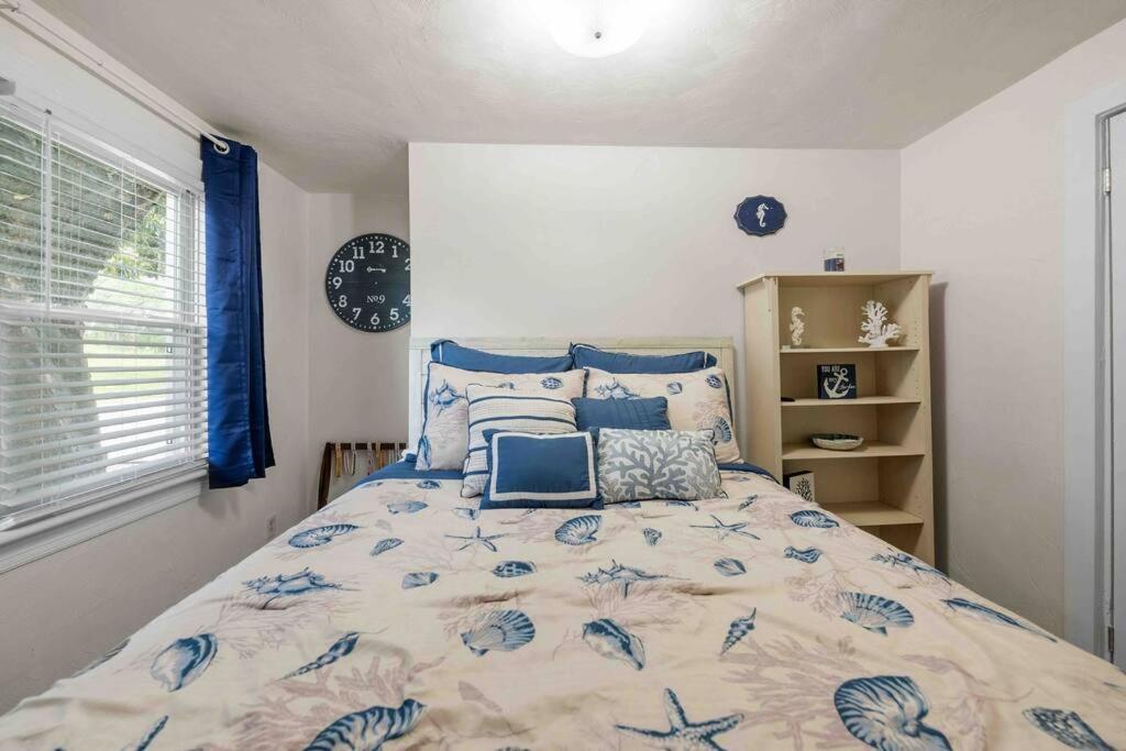 - 1 Block To - Pets Welcome!