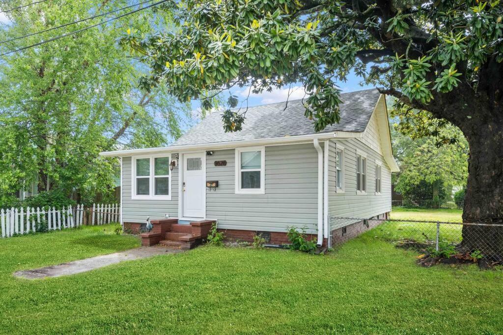 Holiday home - 1 Block To - Pets Welcome!
