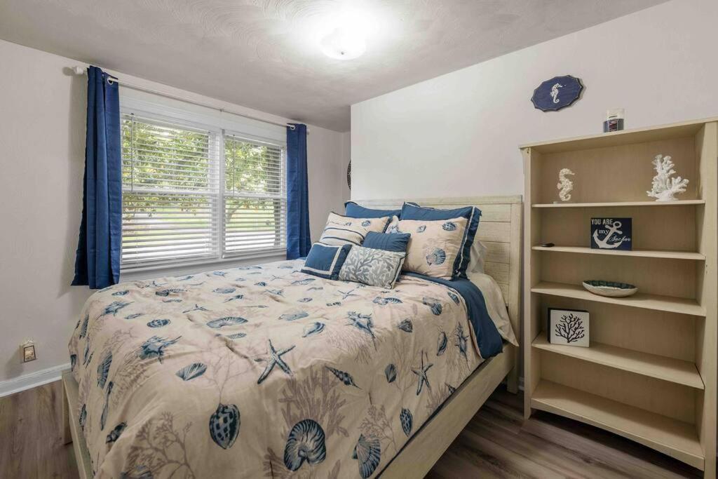 - 1 Block To - Pets Welcome!