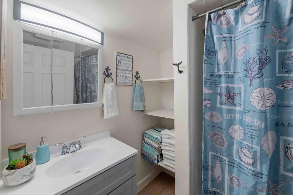 - 1 Block To - Pets Welcome! *