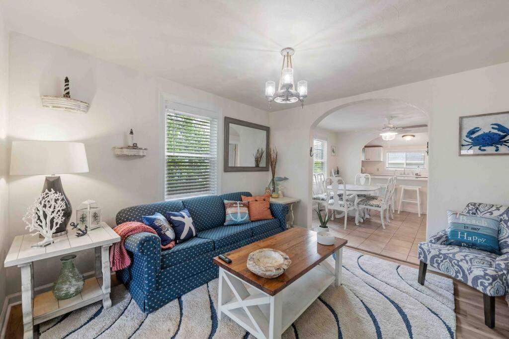 - 1 Block To - Pets Welcome!