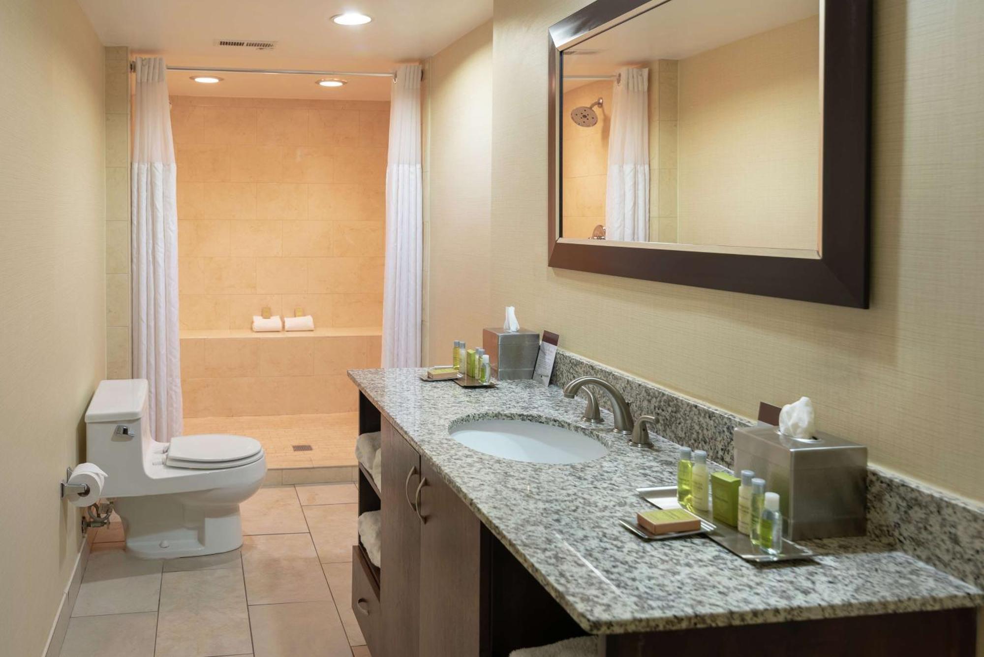 Hotel Doubletree By Hilton Airport Norfolk