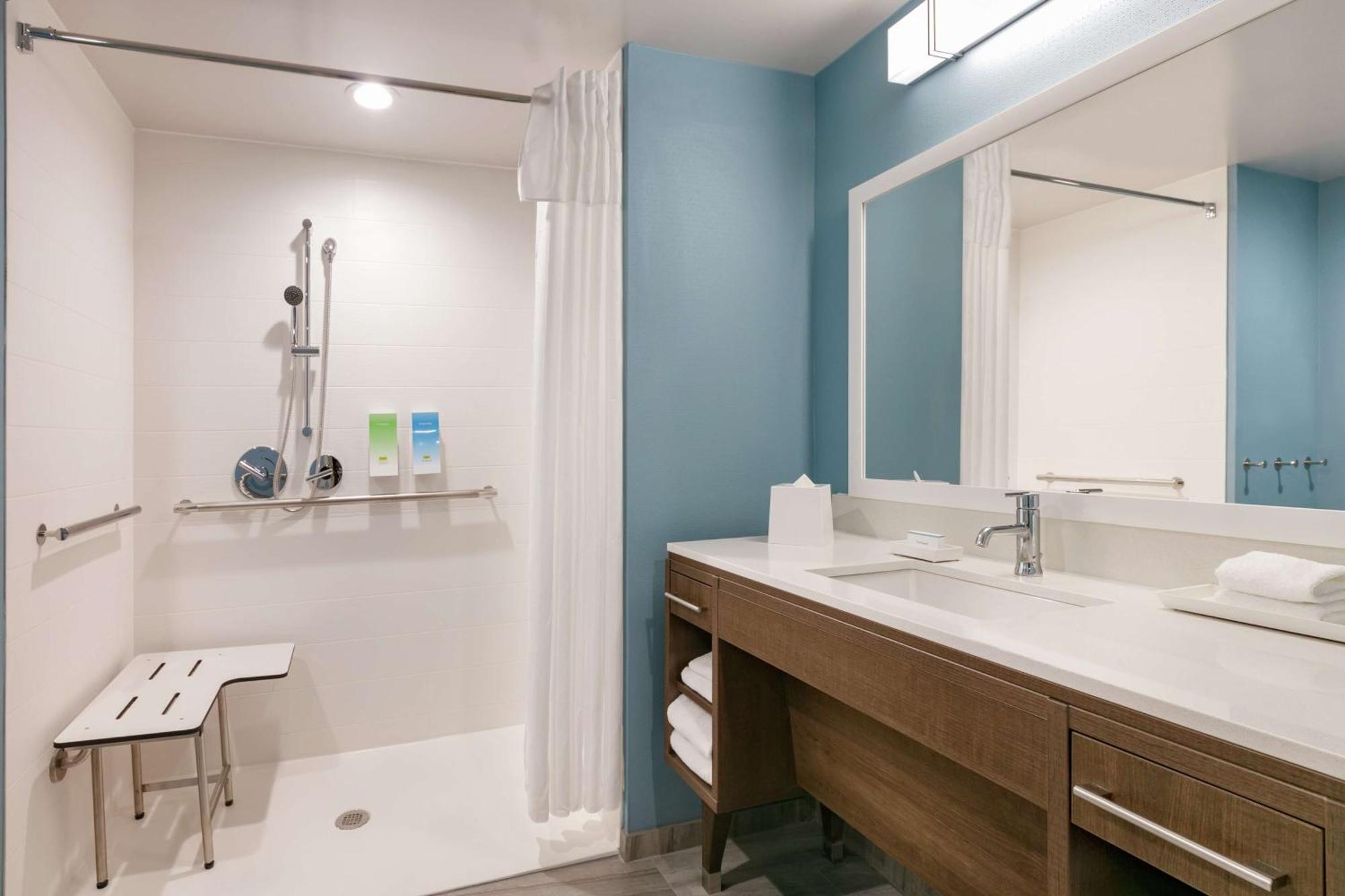 Home2 By Hilton Airport 3*