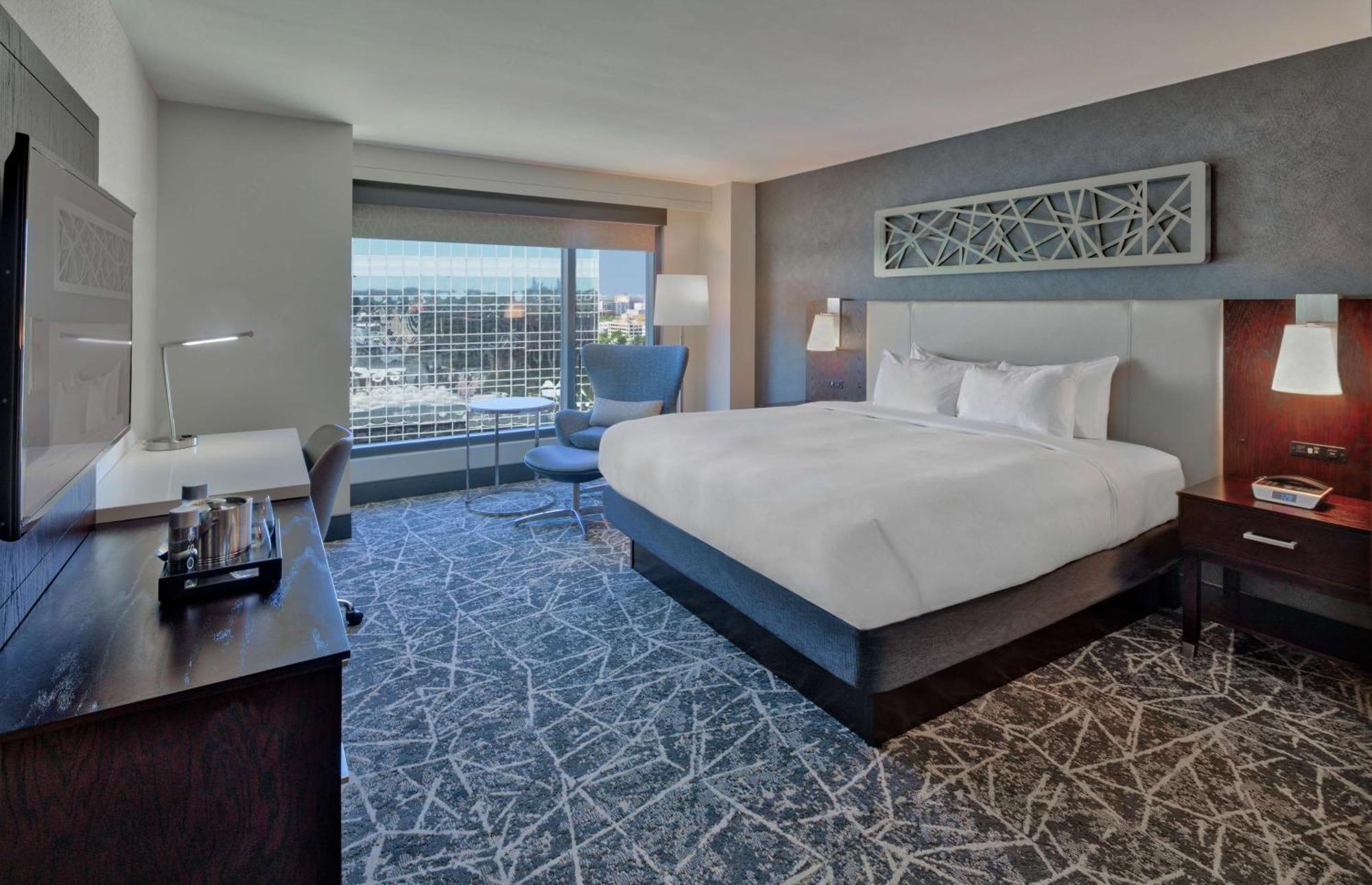 Hilton The Main 4*
