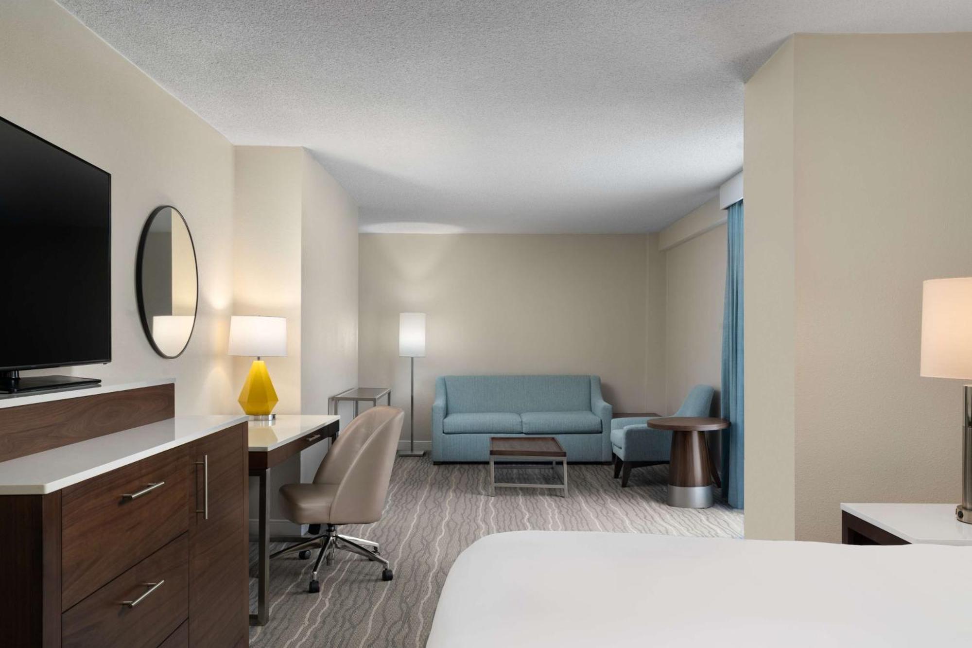 Doubletree By Hilton Airport Hotel