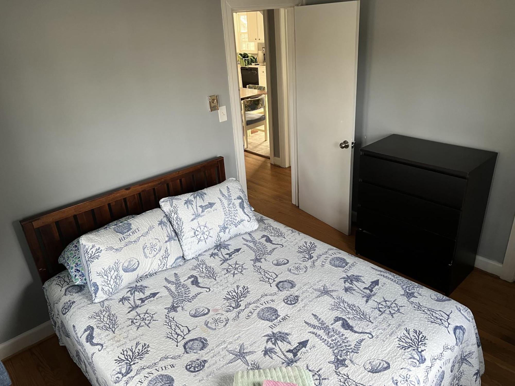 Tri-level - 5 Bedroom 2 Ba - Extended Stays, Wi-fi