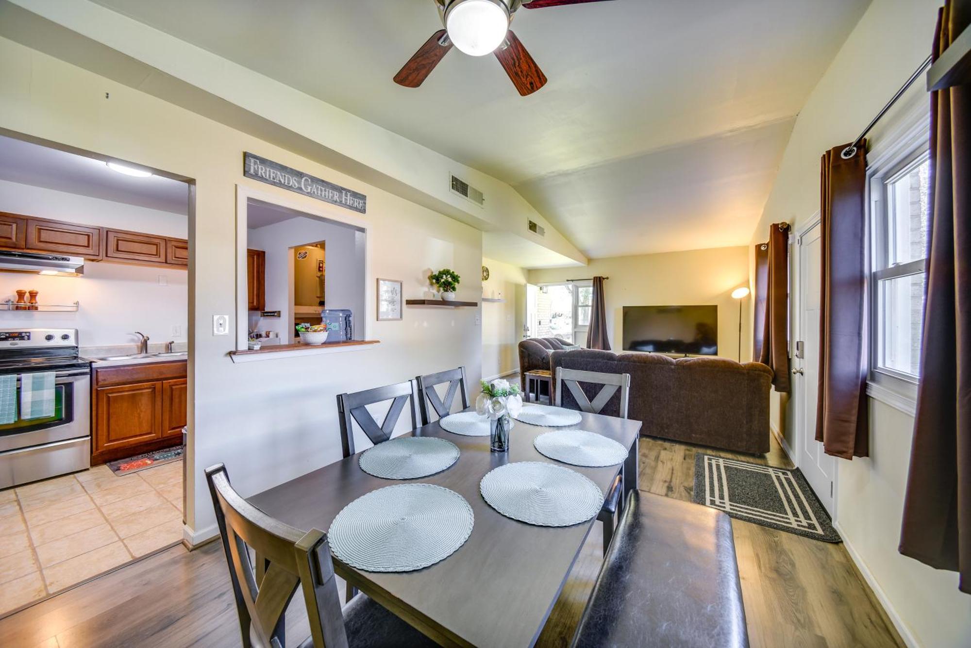 Vacation Patio, 3 Mi To Beaches! Holiday home *