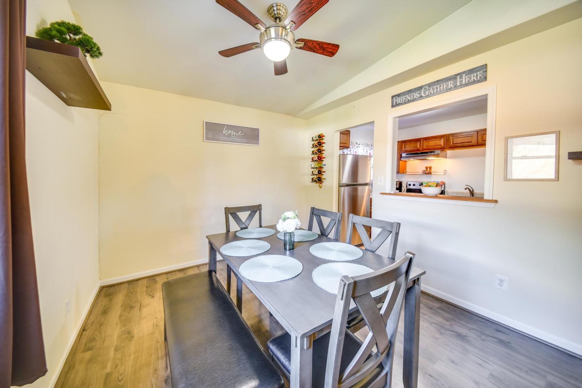 Holiday home Vacation Patio, 3 Mi To Beaches!