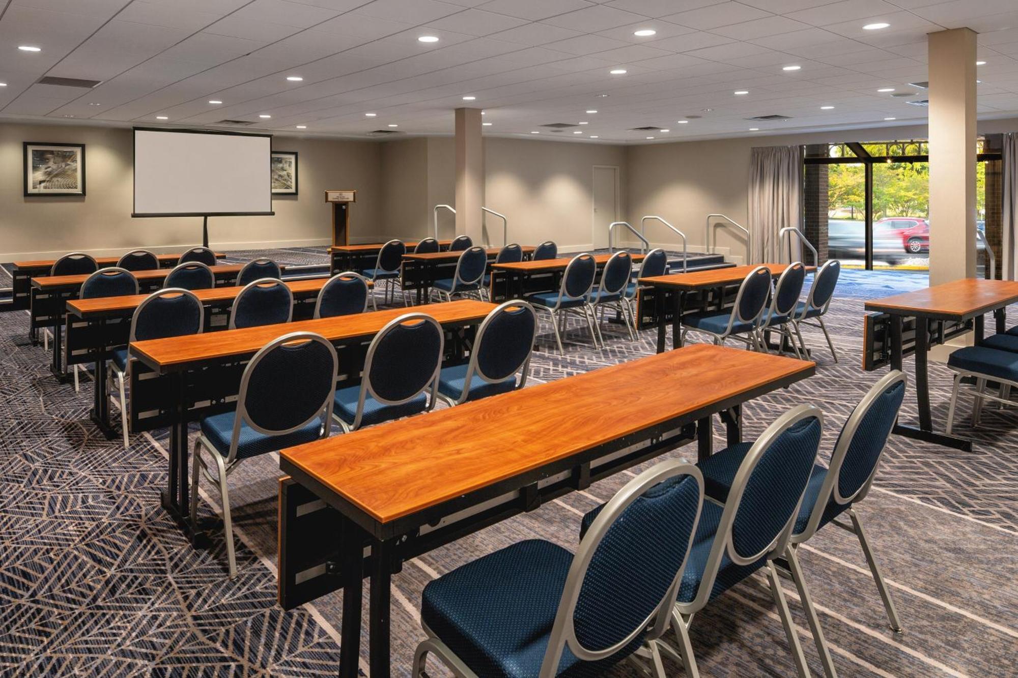 Hotel Sheraton Waterside 4*