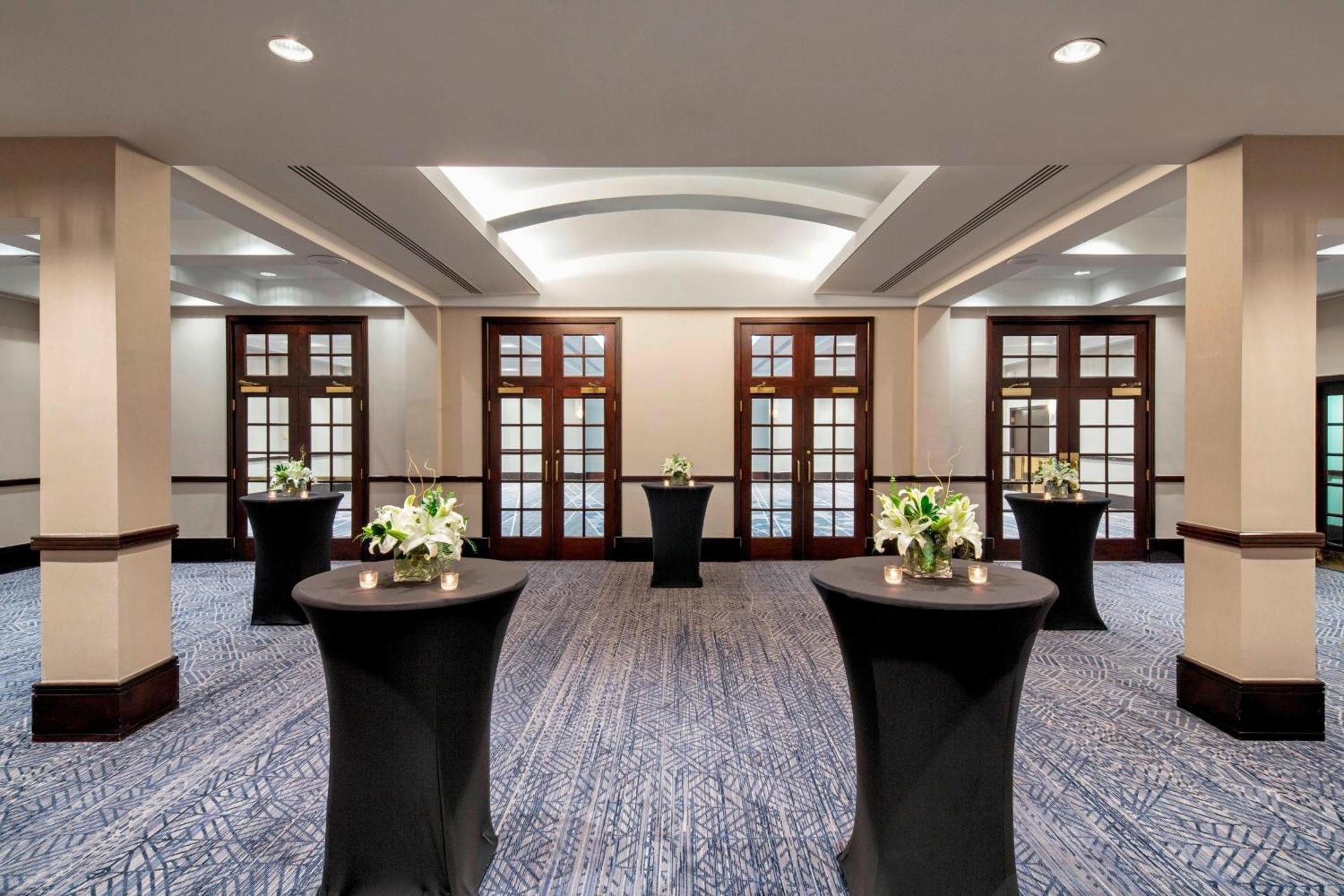 Sheraton Waterside 4*