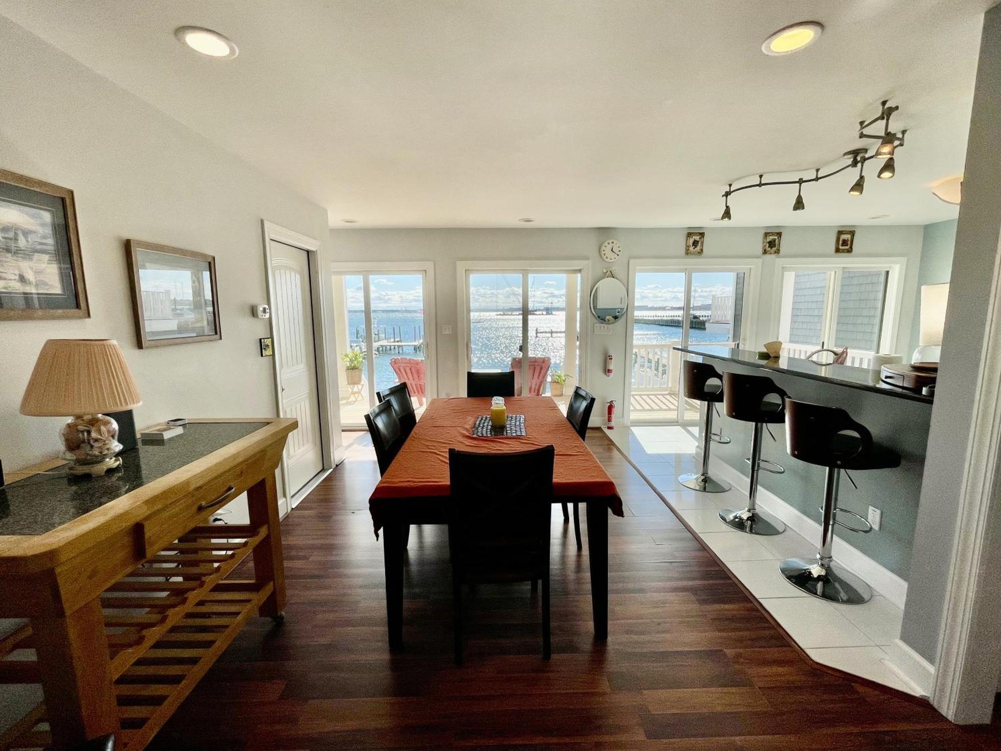 Big Waterfront House With Amazing View And Swim Deck *