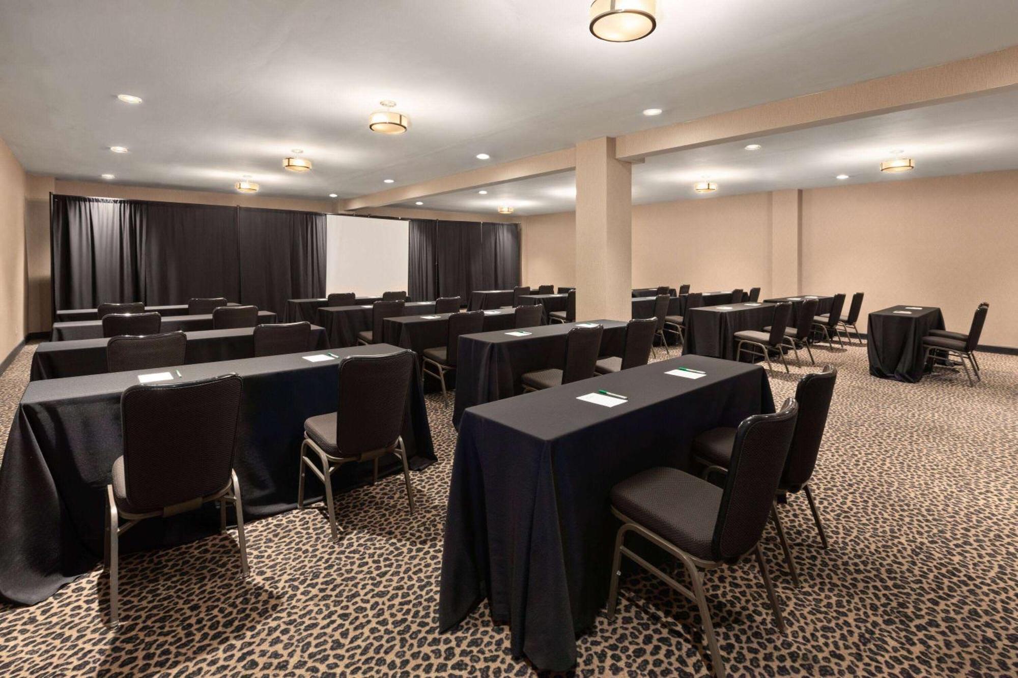 Hotel Wyndham Garden Downtown 3*