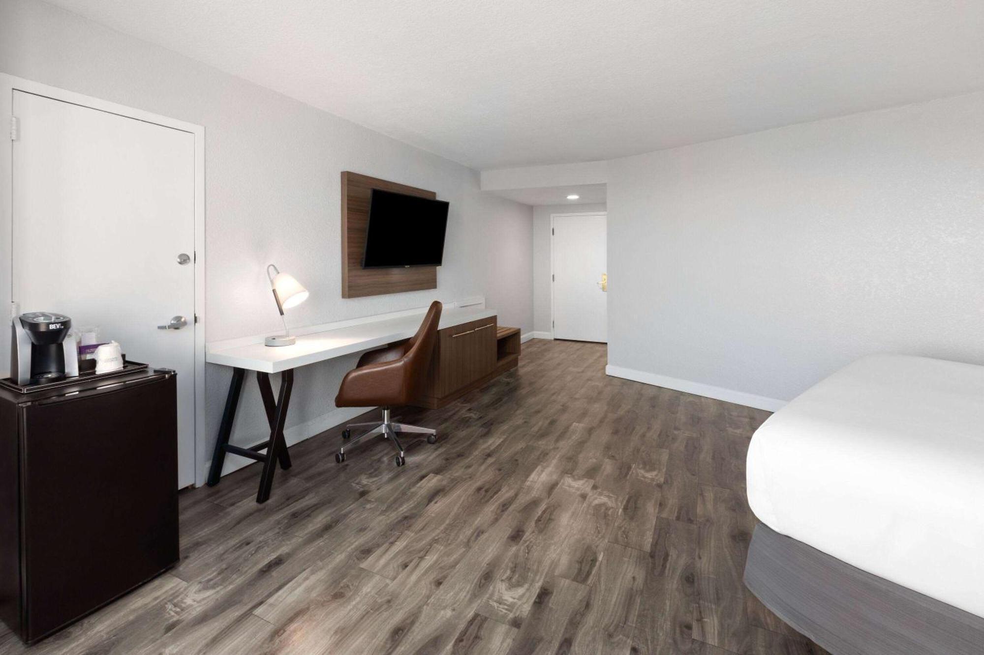 Wyndham Garden Downtown Hotel