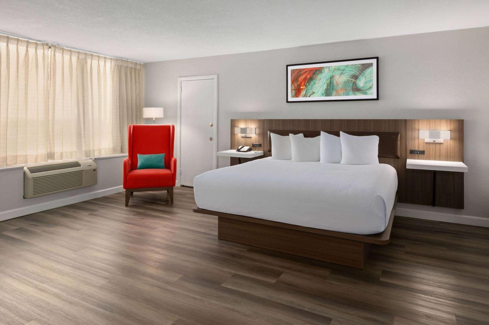 Wyndham Garden Downtown Hotel 3*