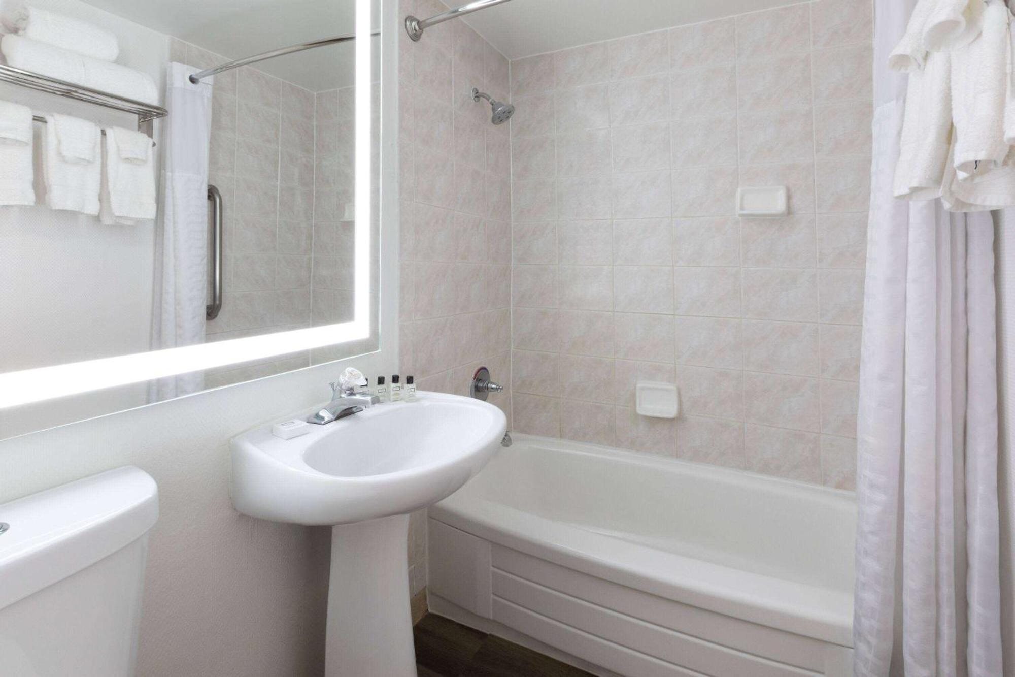 Hotel Wyndham Garden Downtown 3*
